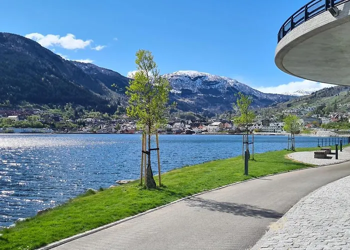 - & Near Sognefjord سوغندال