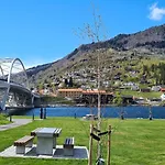 - & Near Sognefjord Apartamento *
